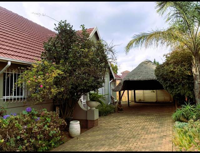 4 BEDROOM HOUSE FOR SALE IN FREEWAY PARK